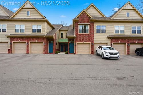 606 Pointe Dr, Walled Lake, MI, 48390-3583 | Card Image