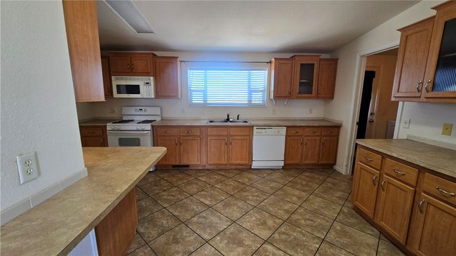 Kitchen | Image 7