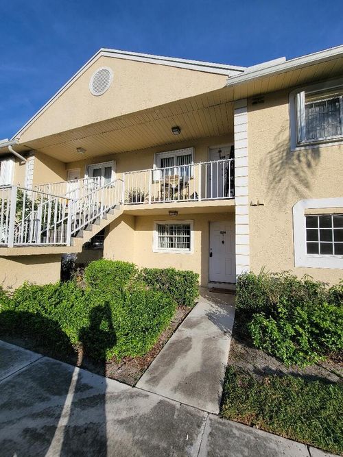 104 Palm Beach Trace Dr, Royal Palm Beach, FL, 33411-1254 | Card Image