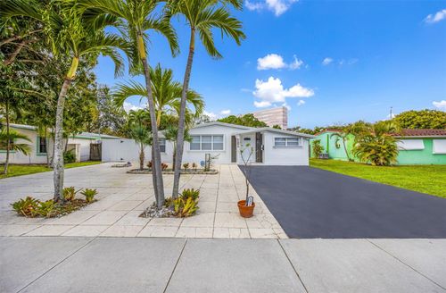 5921 Ne 1st Ave, Oakland Park, FL, 33334-1811 | Card Image