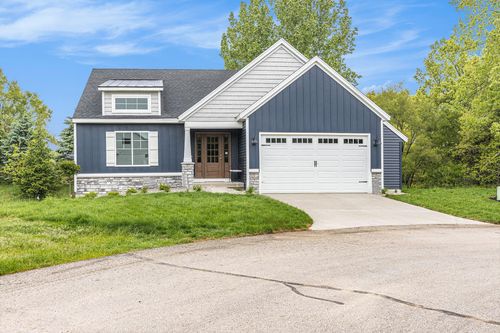 4 Journey'S Way, Hastings, MI, 49058 | Card Image