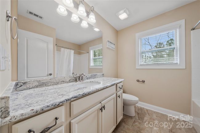 Guest bathroom | Image 27
