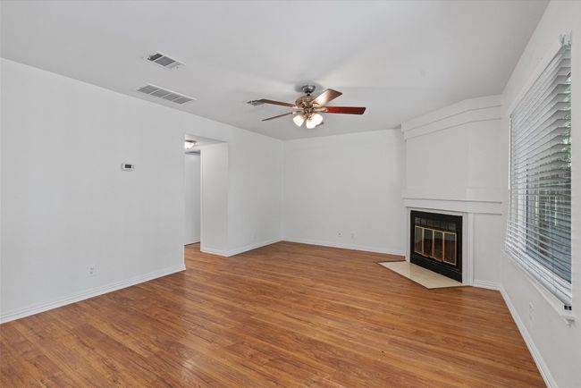 1516 White Oak Loop, House other with 3 bedrooms, 3 bathrooms and 4 parking in Round Rock TX | Image 9