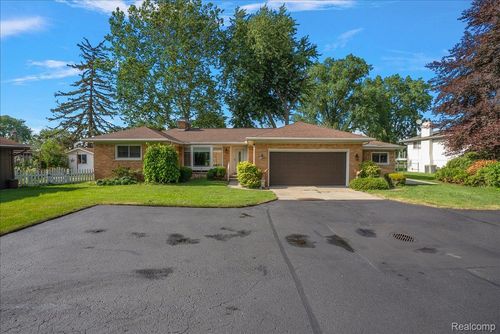 25651 S River Rd, Harrison Township, MI, 48045-5639 | Card Image