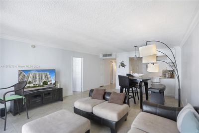 1207 - 5701 Collins Avenue, Condo with 1 bedrooms, 2 bathrooms and null parking in Miami Beach FL | Image 3