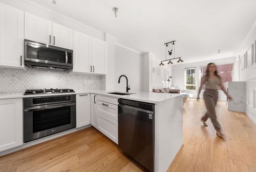 417-119 W 22nd Street, North Vancouver, BC, V7M0B4 | Card Image