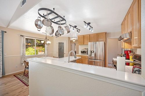 910 Centennial Ct, Auburn, CA, 95603-3592 | Card Image