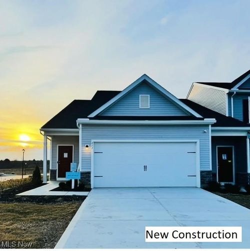 411 Honeycrisp Dr Ne, Louisville, OH, 44641-0075 | Card Image
