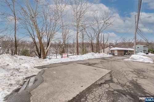 219 Hamburg Turnpike, Bloomingdale, NJ, 07403 | Card Image