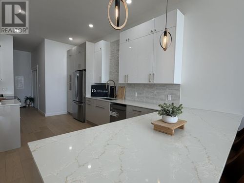 96 High St N, Thunder Bay, ON, P7A5R3 | Card Image