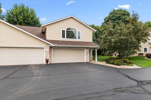 apt-2-2465 Country Creek Cir, West Bend, WI, 53095-7843 | Card Image