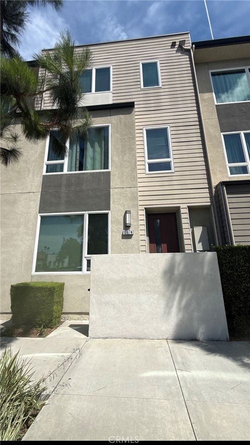 10674 Paramount Blvd, Downey, CA, 90241-3304 | Card Image