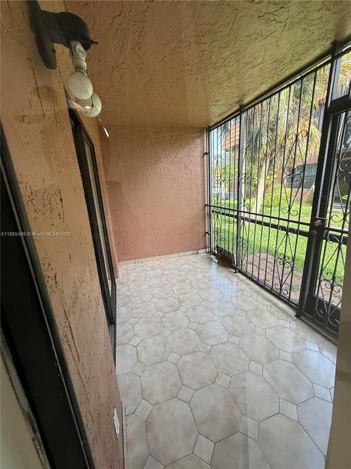 apt-12-6515 W 27th Ct, Hialeah, FL, 33016-2869 | Card Image