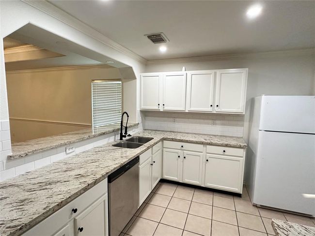 7907 Fire Thorn Ln, House other with 3 bedrooms, 2 bathrooms and 2 parking in Cypress TX | Image 6