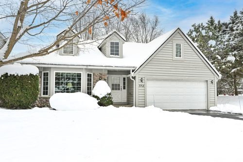 7713 W Terrace Dr, Franklin, WI, 53132-9574 | Card Image