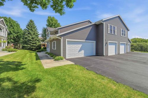 212 S Mountin Drive, MAYVILLE, WI, 53050 | Card Image