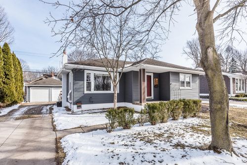 731 Taylor St, Chelsea, MI, 48118-1319 | Card Image