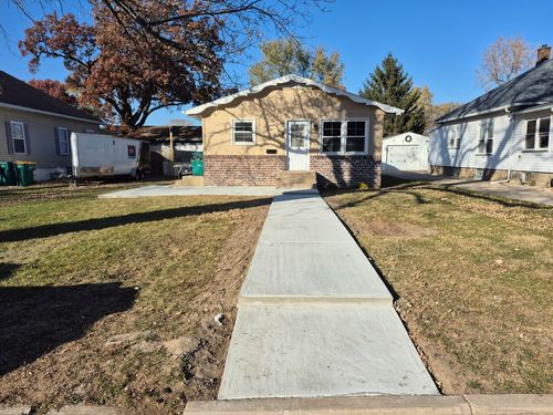 218 W 10th St, Streator, IL, 61364-3337 | Card Image