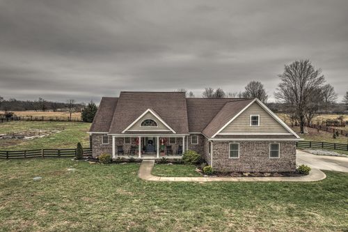 104 Wellington Ln, Frankfort, KY, 40601-7807 | Card Image