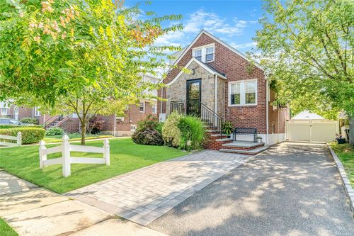 1 Crab Avenue, Lynbrook, NY, 11563 | Card Image