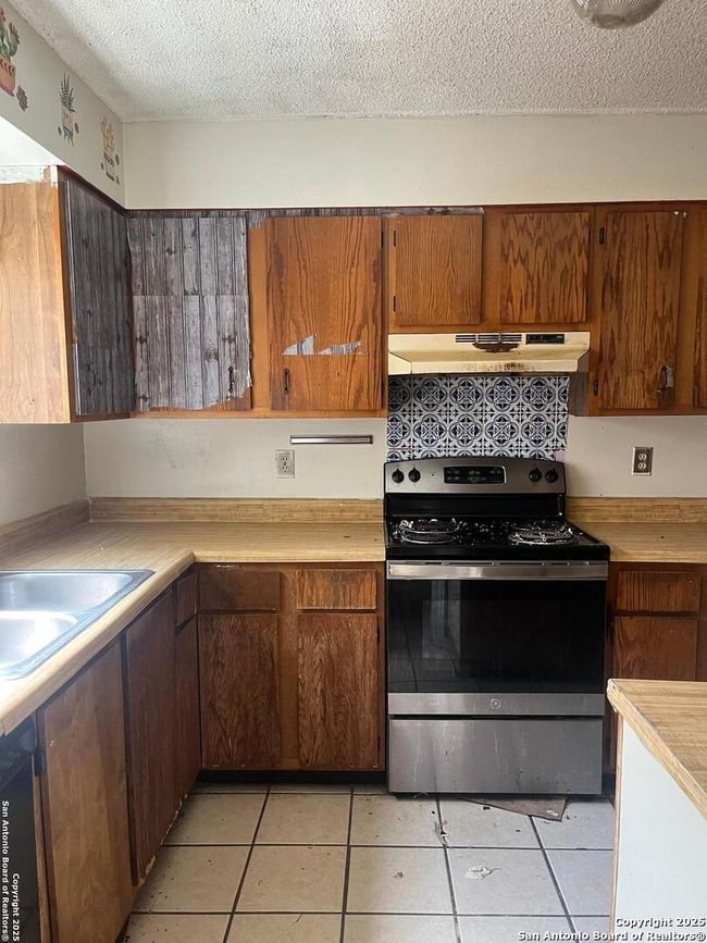 5212 Vinecrest Cir, House other with 3 bedrooms, 2 bathrooms and null parking in Kirby TX | Image 7
