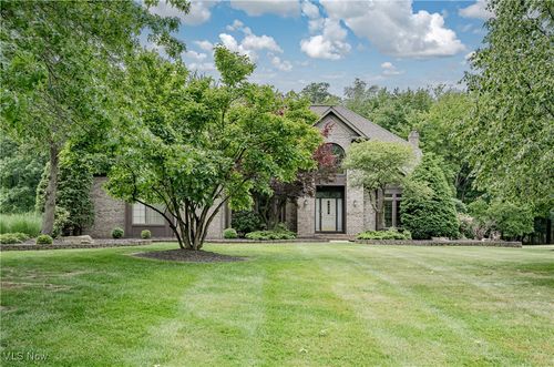 2950 Lamplight Ln, Willoughby Hills, OH, 44094-8463 | Card Image