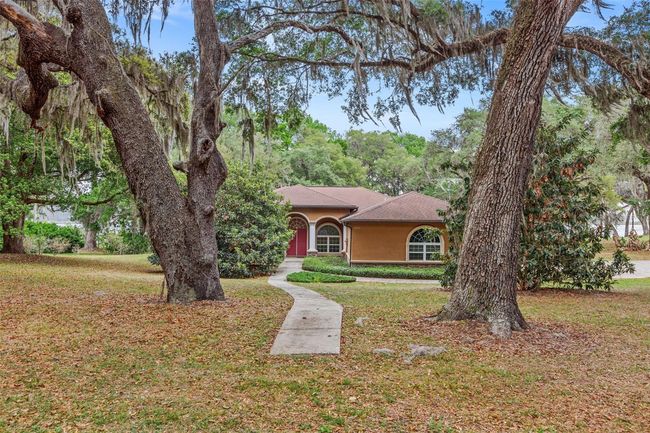 Front of home | Image 15