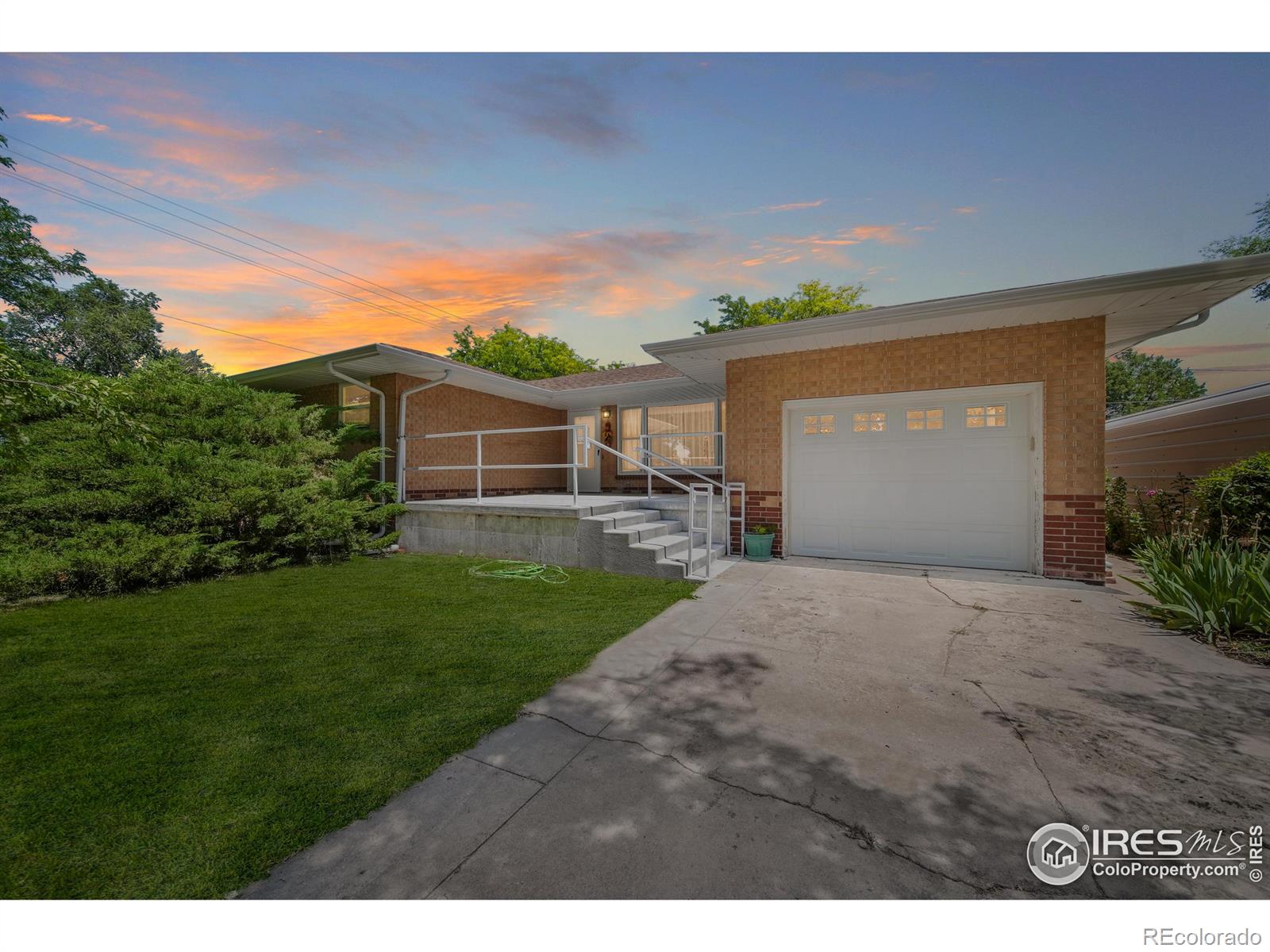 Date Ave, Akron, CO 80720