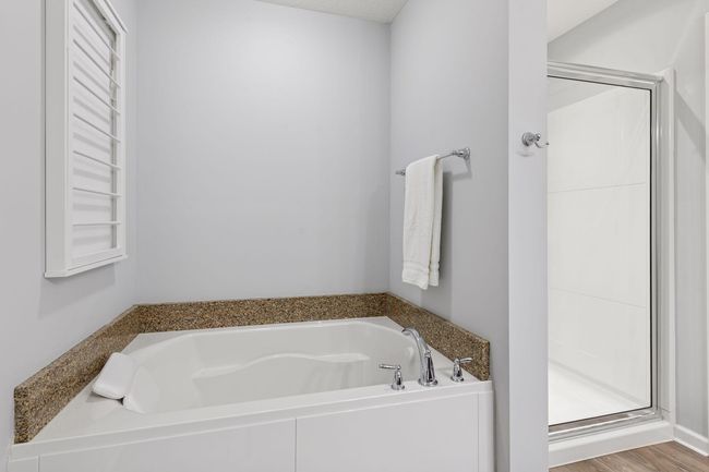 Primary BA - separate tub & shower | Image 28