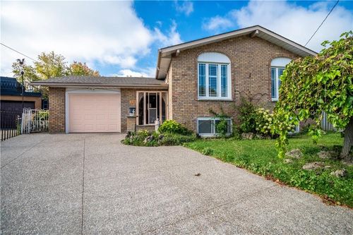 18 Villa Crt, Hamilton, ON, L8W1M2 | Card Image
