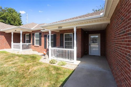 3221 Hickory Ridge Ct, Saint Joseph, MO, 64503-1733 | Card Image