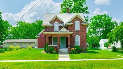 View of front of house with a front yard | Image 1