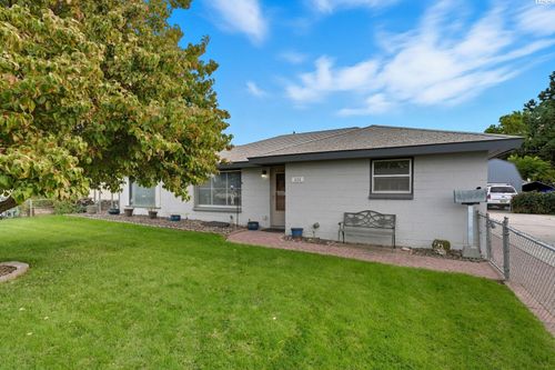 325 W 11th Ave, Kennewick, WA, 99337-4704 | Card Image