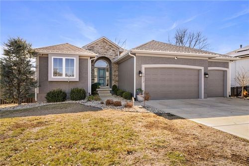 1012 Se Amber Ct, Blue Springs, MO, 64014-4222 | Card Image