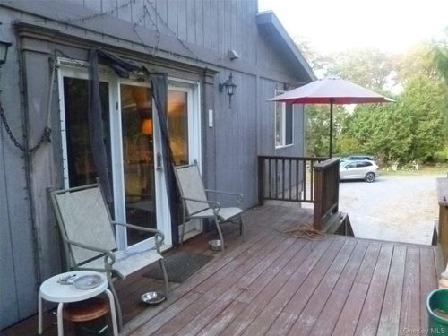 624 Huckleberry Tpke, Marlboro, NY, 12542-5931 | Card Image