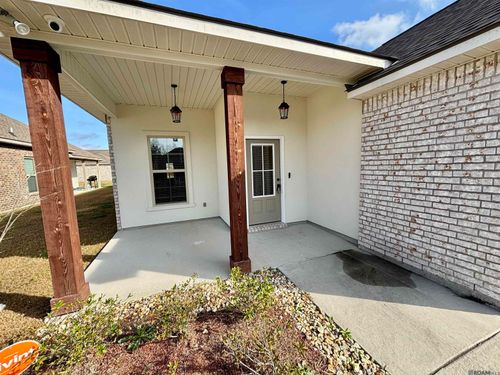 14001 Barrington Ave, Denham Springs, LA, 70726-7070 | Card Image