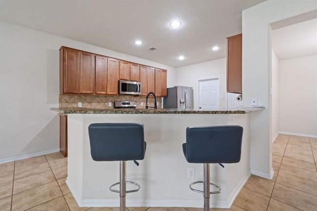 Breakfast bar in the kitchen | Image 9