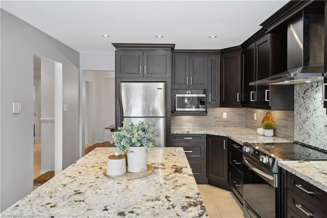 3962 Renfrew Cres, House other with 4 bedrooms, 4 bathrooms and 4 parking in Mississauga ON | Image 13