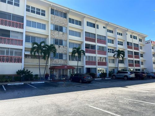 apt-403a-215 Se 3rd Ave, Hallandale Beach, FL, 33009-5671 | Card Image