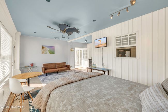 Separate entrance, lower efficiency apartment or business office unit | Image 14