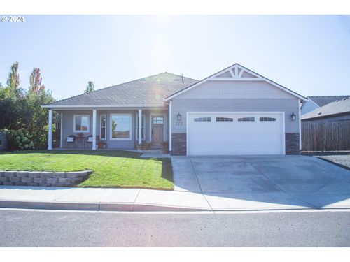 113 Cedric Ct, EaglePoint, OR, 97524 | Card Image