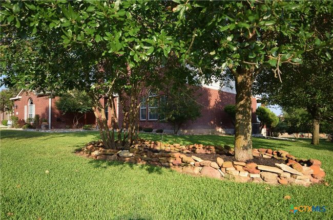 Beautifully landscaped | Image 4