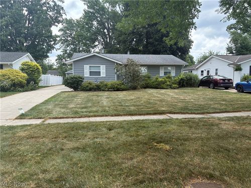 448 Chestnut Dr, Berea, OH, 44017-1336 | Card Image