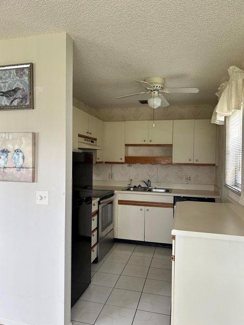 apt-105-21 Lake Vista Trl, Port St. Lucie, FL, 34952-6348 | Card Image