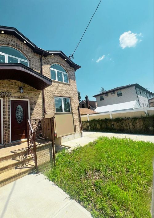 219 112th Ave, Queens Village, NY, 11429-2539 | Card Image