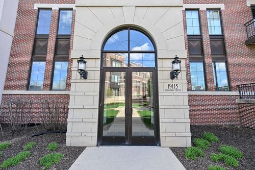 304-19115 Thomson Drive, Brookfield, WI, 53045 | Card Image
