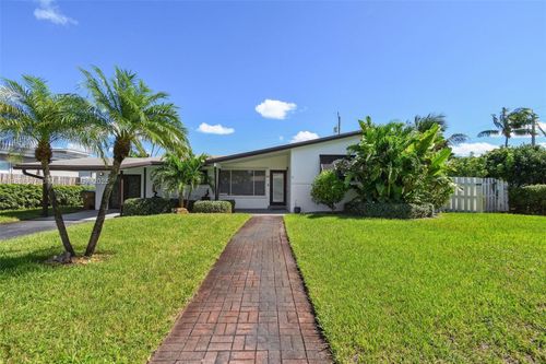 942 Se 13th Ave, Deerfield Beach, FL, 33441-5847 | Card Image
