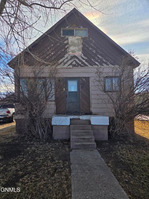 408 E South Ave, Glen Ullin, ND, 58631-7159 | Card Image