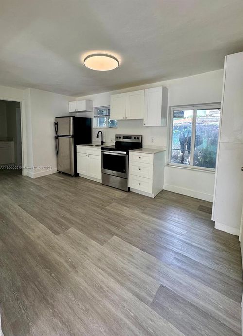 7-7611 Ne 2nd Ct, Miami, FL, 33138-4943 | Card Image