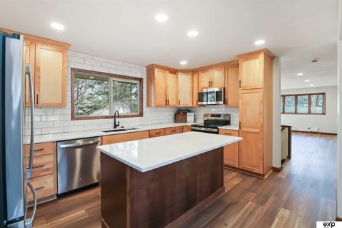 728 Eastridge Dr, Lincoln, NE, 68510-3920 | Card Image